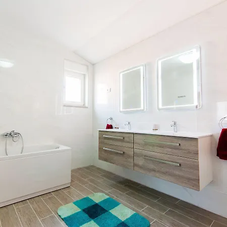Holiday home Besondere Privatvilla Mit Eigenem Pool Und Spielplatz *