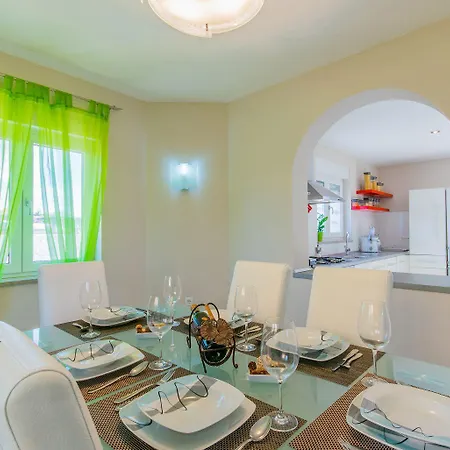Holiday home Besondere Privatvilla Mit Eigenem Pool Und Spielplatz