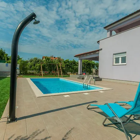 Besondere Privatvilla Mit Eigenem Pool Und Spielplatz Holiday home Pula