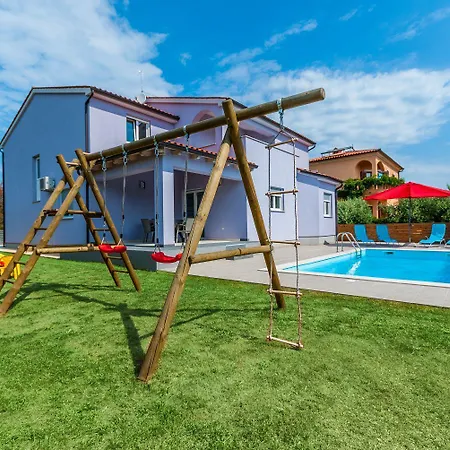 Besondere Privatvilla Mit Eigenem Pool Und Spielplatz Holiday home